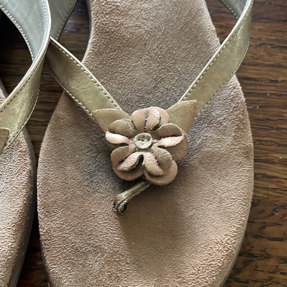 Aerosoles flip flops - Picture 4 of 4